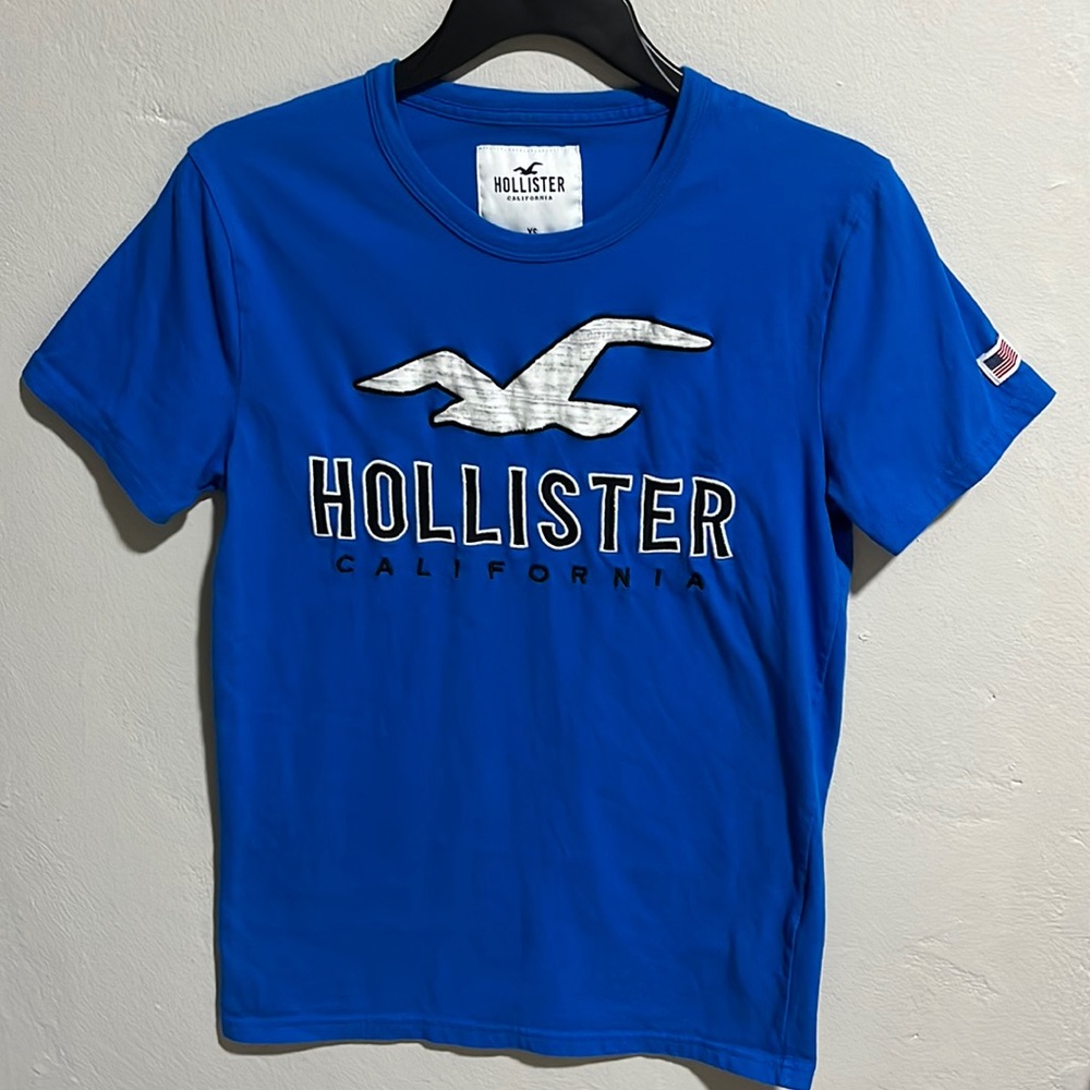 Hollister Graphic Tee